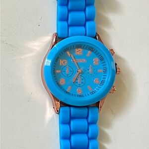 🐆 Turquoise Wristwatch with Silicone Strap and Rose Gold Detail
